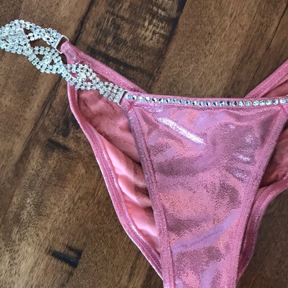 Competition Bikini - Picture 3 of 7